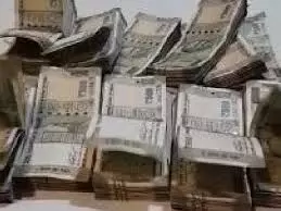 जाली नोट तस्करी पर BSF का शिकंजा, बंगाल बॉर्डर से ₹1.99 लाख की नकली करंसी जब्त जाली नोट तस्करी पर BSF का शिकंजा, बंगाल बॉर्डर से ₹1.99 लाख की नकली करंसी जब्त