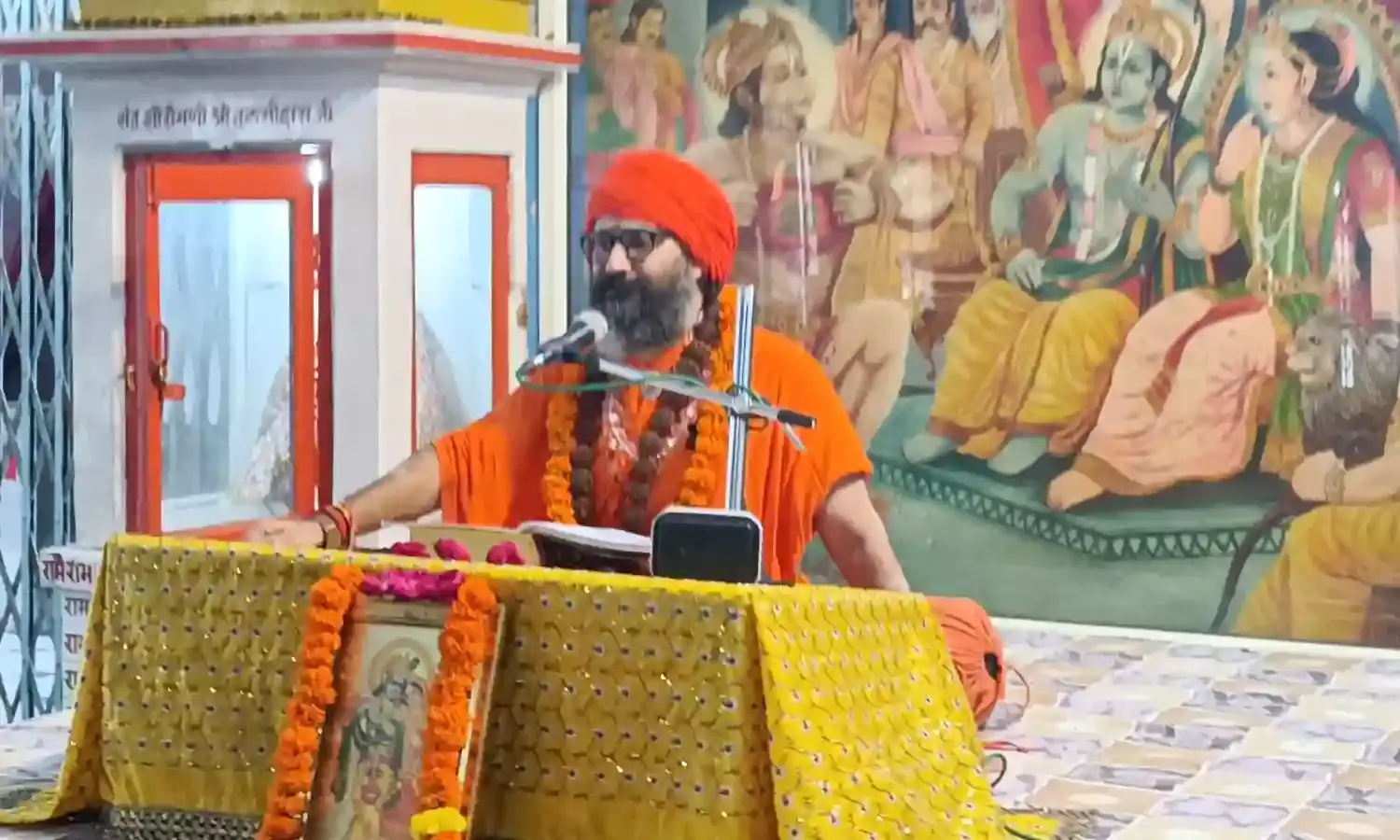 बिना शिक्षक के किसी भी व्यक्ति को ज्ञान प्राप्त नहीं हो सकता - स्वामी अच्युतानंद