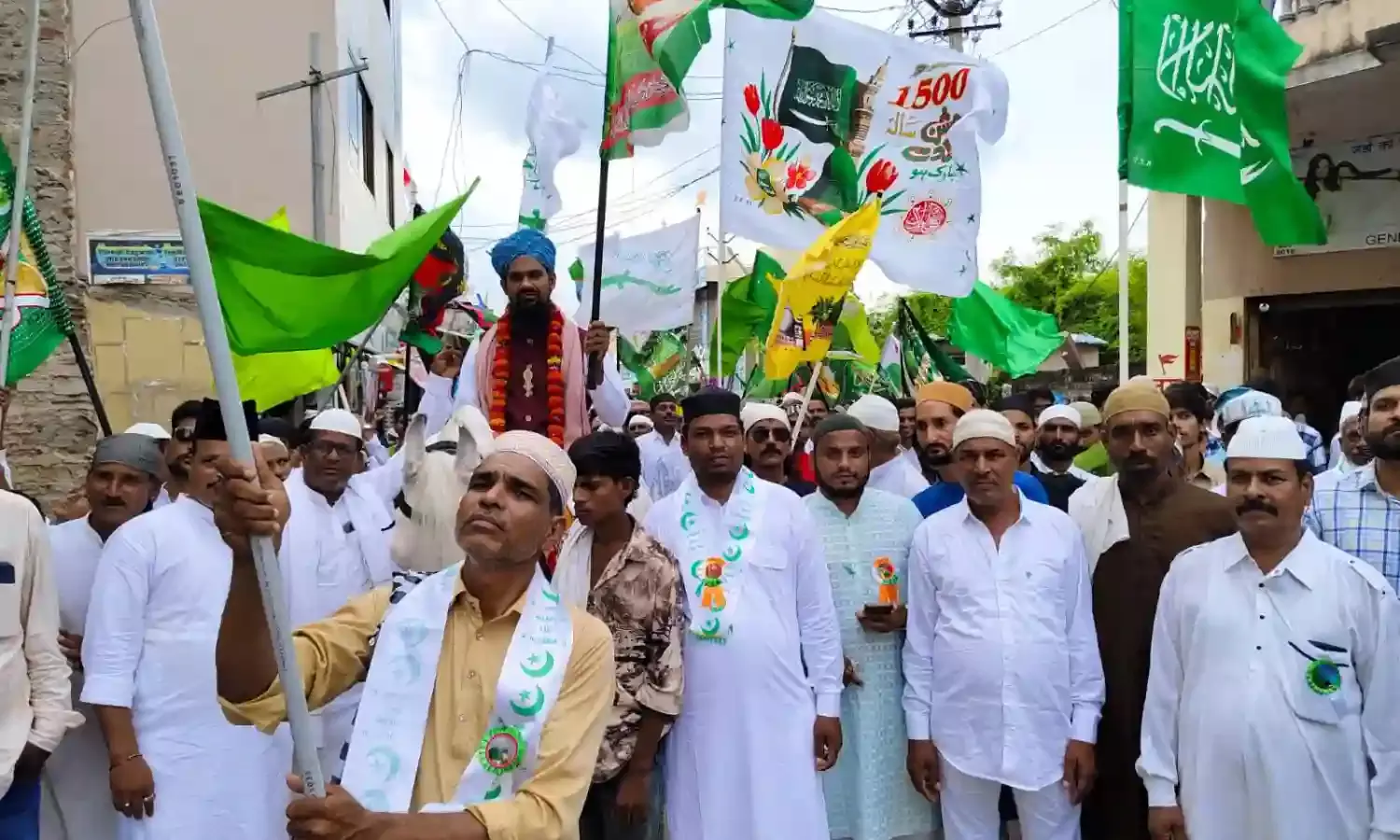 रायपुर में निकला बारावफात का जुलूस