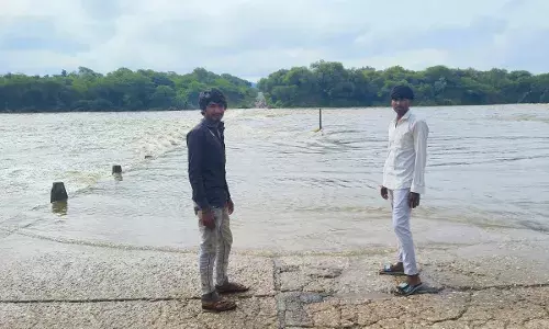 16 घंटे से बेड़च नदी उफान पर आवागमन बाधित