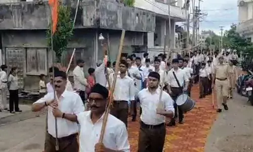 शाहपुरा में निकाला पथ संचलन