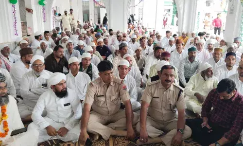 मुस्लिम भाइयों ने किया प्रशासनिक अधिकारियों का सम्मान