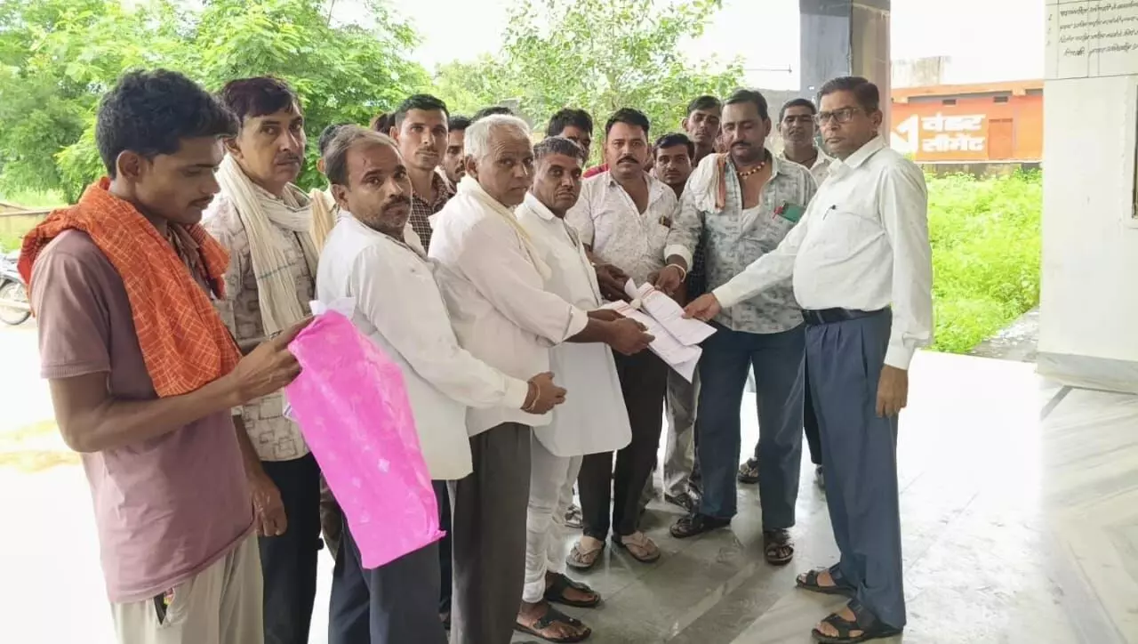 भारतीय किसान संघ ग्राम समिति ने किसानों की विभिन्न समस्या समाधान की मांग को लेकर नायब तहसीलदार को सौंपा ज्ञापन भारतीय किसान संघ ग्राम समिति ने किसानों की विभिन्न समस्या समाधान की मांग को लेकर नायब तहसीलदार को सौंपा ज्ञापन