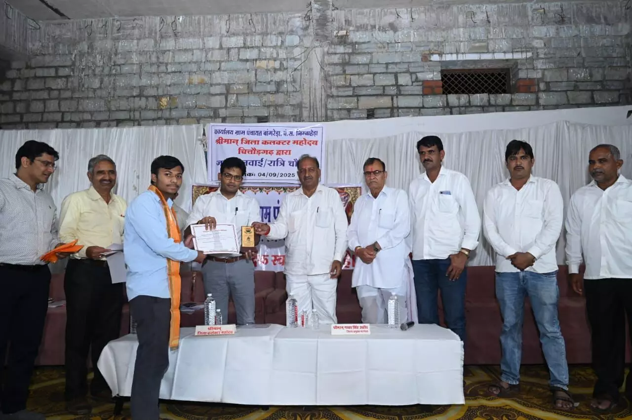 महिला की राशन एवं पेंशन की समस्या का मौके पर किया निस्तारण महिला की राशन एवं पेंशन की समस्या का मौके पर किया निस्तारण