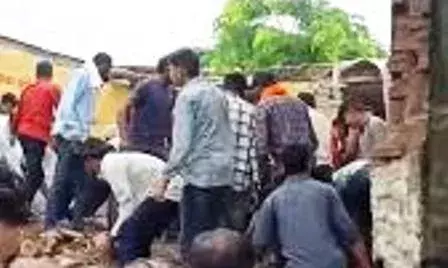 जयपुर में चार मंजिला हवेली गिरी, पिता-पुत्री की मौत, 5 घायल जयपुर में चार मंजिला हवेली गिरी, पिता-पुत्री की मौत, 5 घायल