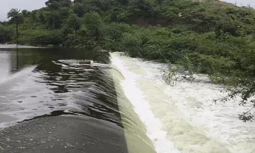गुरलां में रणजीत सागर तालाब ओवरफ्लो, पर्यटकों के लिए आकर्षण बना
