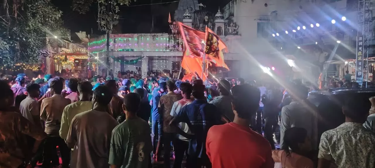 बनेड़ा में तेज बारिश के बीच गणपति की विदाई बनेड़ा में तेज बारिश के बीच गणपति की विदाई