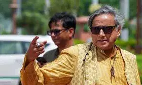 ट्रंप पर मोदी की प्रतिक्रिया पर थरूर का समर्थन, जताई सावधानी बरतने की जरूरत