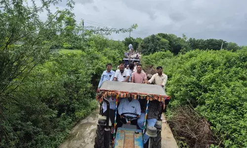 मांडलगढ़ विधायक ने बारिश से खराब हुई फसल का लिया जायजा
