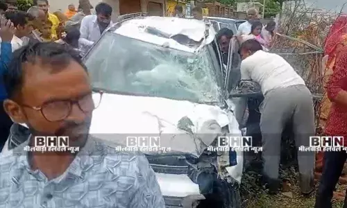 गुरला शिव नगर में अनियंत्रित होकर कार खंबे व पेड़ से टकराईं बाइक को लिया चपेट में कोई जनहानि नहीं