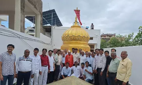 ध्वजा चढ़ाई के पावन अवसर पर समाजजन बने साक्षी ध्वजा चढ़ाई के पावन अवसर पर समाजजन बने साक्षी