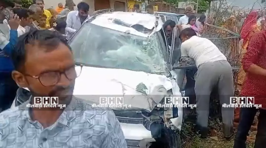 गुरला शिव नगर में अनियंत्रित होकर कार खंबे व पेड़ से टकराईं बाइक को लिया चपेट में कोई जनहानि नहीं गुरला शिव नगर में अनियंत्रित होकर कार खंबे व पेड़ से टकराईं बाइक को लिया चपेट में कोई जनहानि नहीं