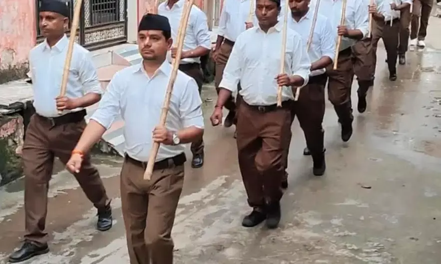 पांसल में न‍िकला संघ का भव्य पथ संचलन, पुष्प वर्षा कर किया स्वागत