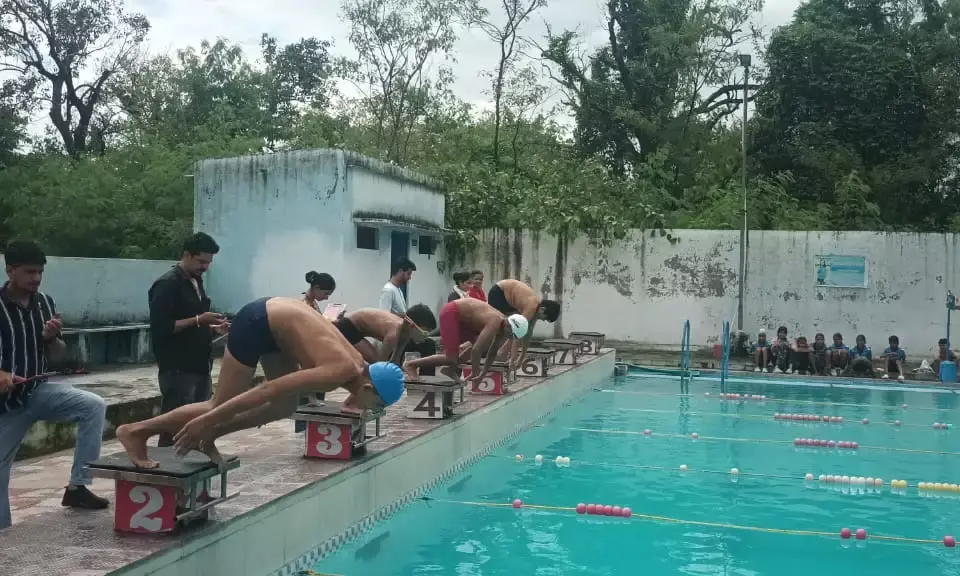 शाहपुरा में जिला स्तरीय तैराकी प्रतियोगिता का आगाज, छात्रों ने दिखाया दमदार प्रदर्शन