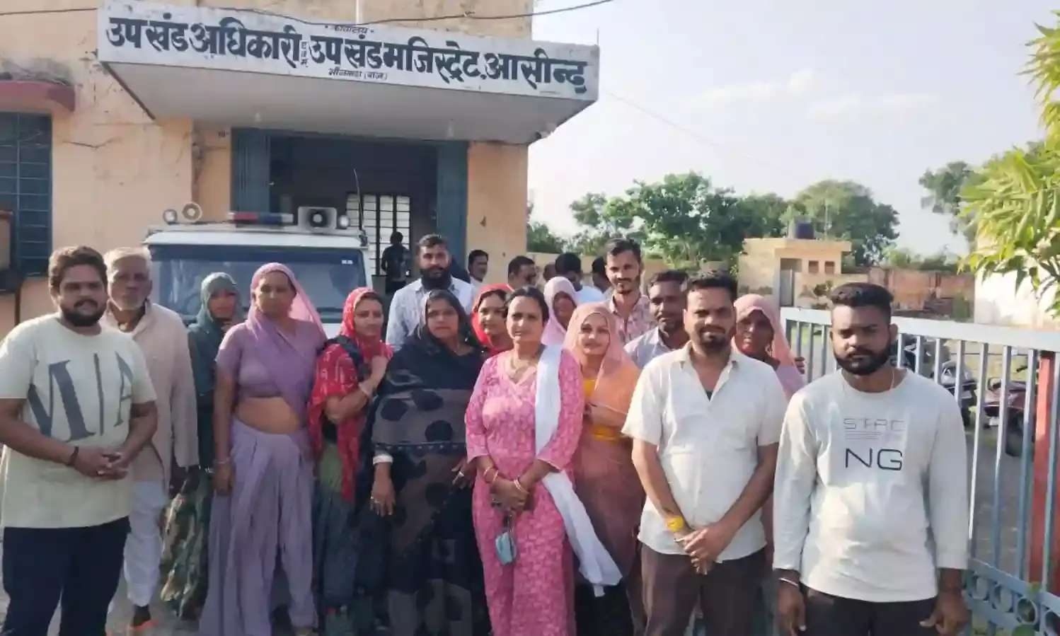 आसींद में जमीन की मुआवजा राशि में वृद्धि की मांग, एसडीएम को सौंपा ज्ञापन