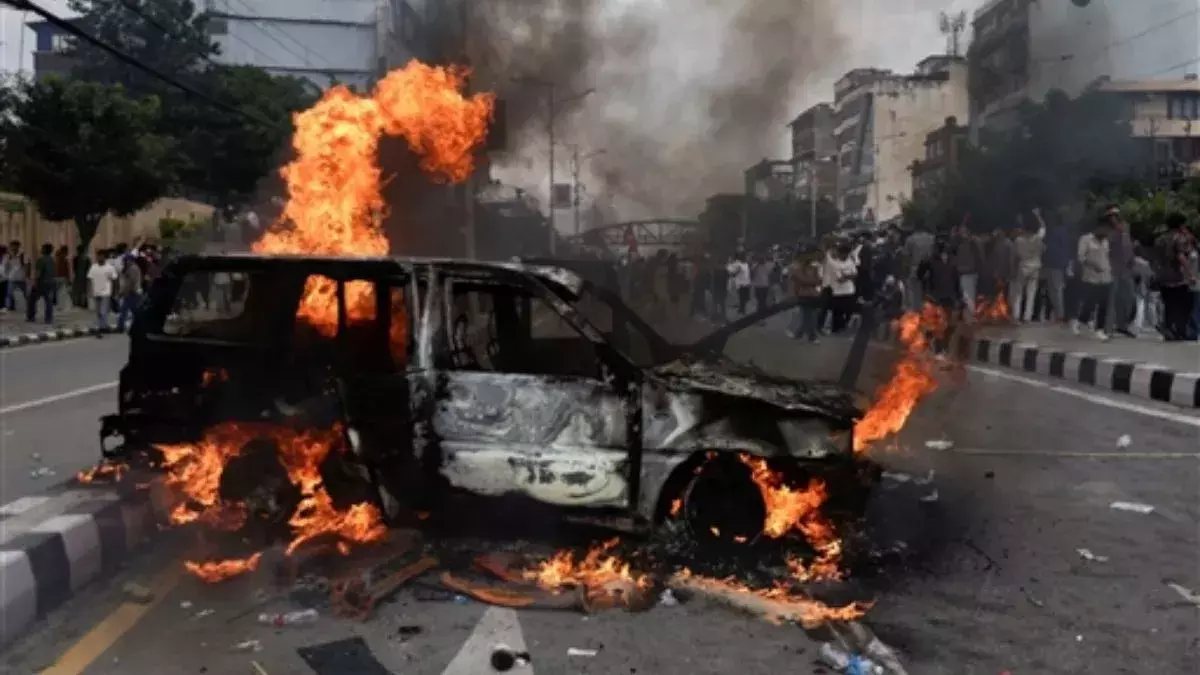 नेपाल में सोशल मीडिया पर प्रतिबंध, आंदोलन में अब तक20लोगों की मौत, गृहमंत्री ने दिया इस्तीफा