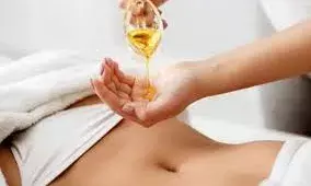 नाभि में तेल डालकर पाएँ निखरी त्वचा: आयुर्वेद का नेचुरल नुस्खा