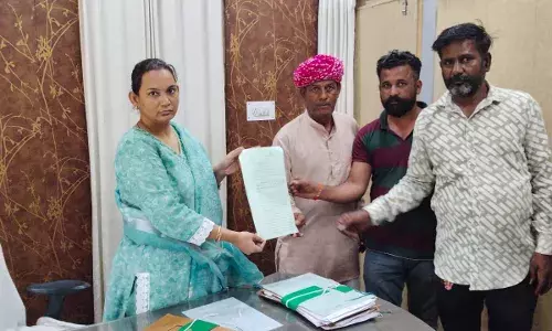 गांव में आतंक फैलाने वाला युवक गिरफ्तार की गिरफ्तारी की मांग? ग्रामीणों का हंगामा