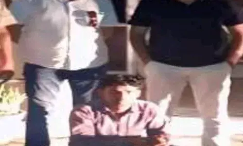 5 हजार रुपये का ईनामी पकड़ा