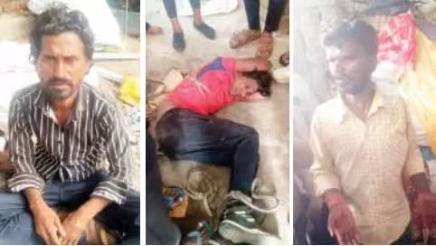 चोर होने के संदेह में युवकों को रस्सियों से बांधकर पीटने के बाद किया पुलिस के सुपुर्द चोर होने के संदेह में युवकों को रस्सियों से बांधकर पीटने के बाद किया पुलिस के सुपुर्द