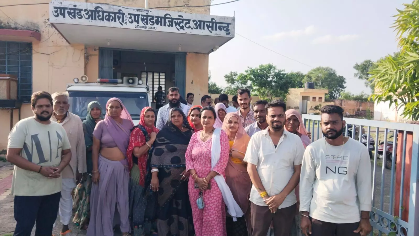 आसींद में जमीन की मुआवजा राशि में वृद्धि की मांग, एसडीएम को सौंपा ज्ञापन