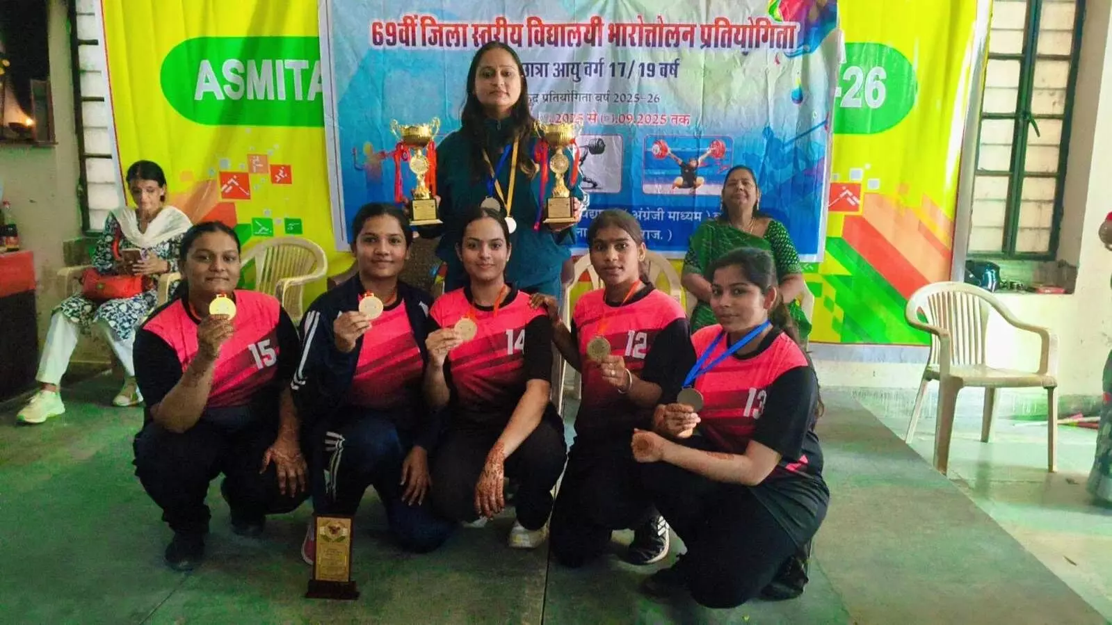 जिला स्तरीय वेटलिफ्टिंग रा.बा.उ.मा.वि. भूपालपुरा बना चैम्पियन