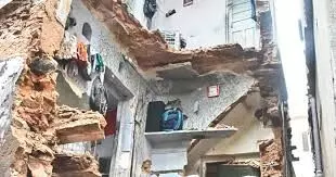 हरियाणा में दो मंजिला मकान ढहने से मचा हड़कंप, कई लोग घायल और दो बच्चों की मौत हरियाणा में दो मंजिला मकान ढहने से मचा हड़कंप, कई लोग घायल और दो बच्चों की मौत