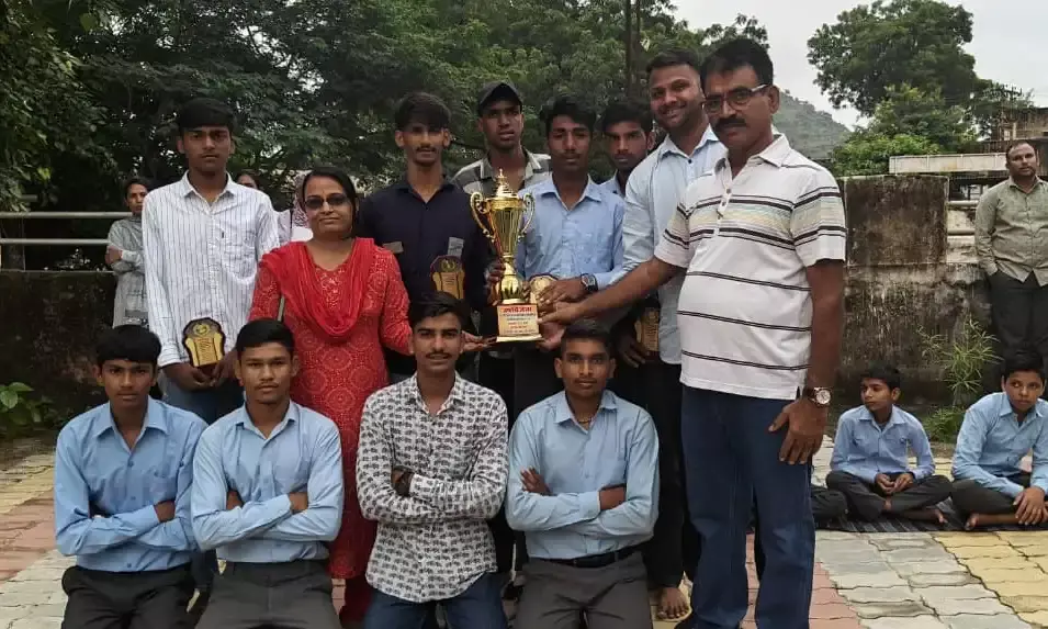 69 वी जिला स्तरीय वॉलीबॉल -19 वर्षीय छात्र प्रतियोगिता में बनेड़ा रहा उपविजेता