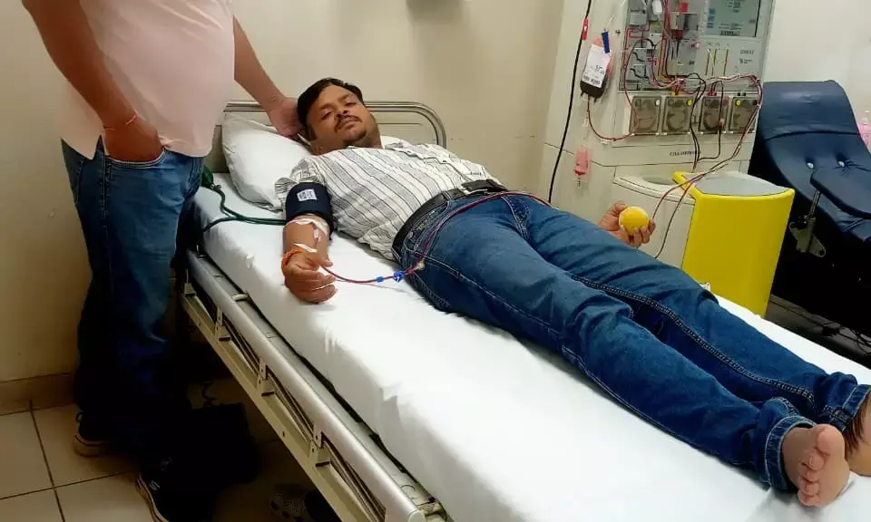 लक्ष्मी खेड़ा के अर्जुन ने 300 किलोमीटर दूर जाकर किया सेल्स डोनेट