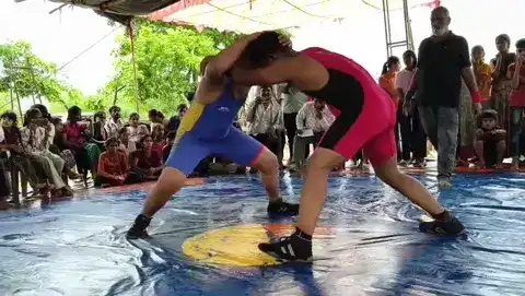 जिला स्तरीय कुश्ती प्रतियोगिता में मोमी की बालिकाओं ने मारी बाजी जिला स्तरीय कुश्ती प्रतियोगिता में मोमी की बालिकाओं ने मारी बाजी