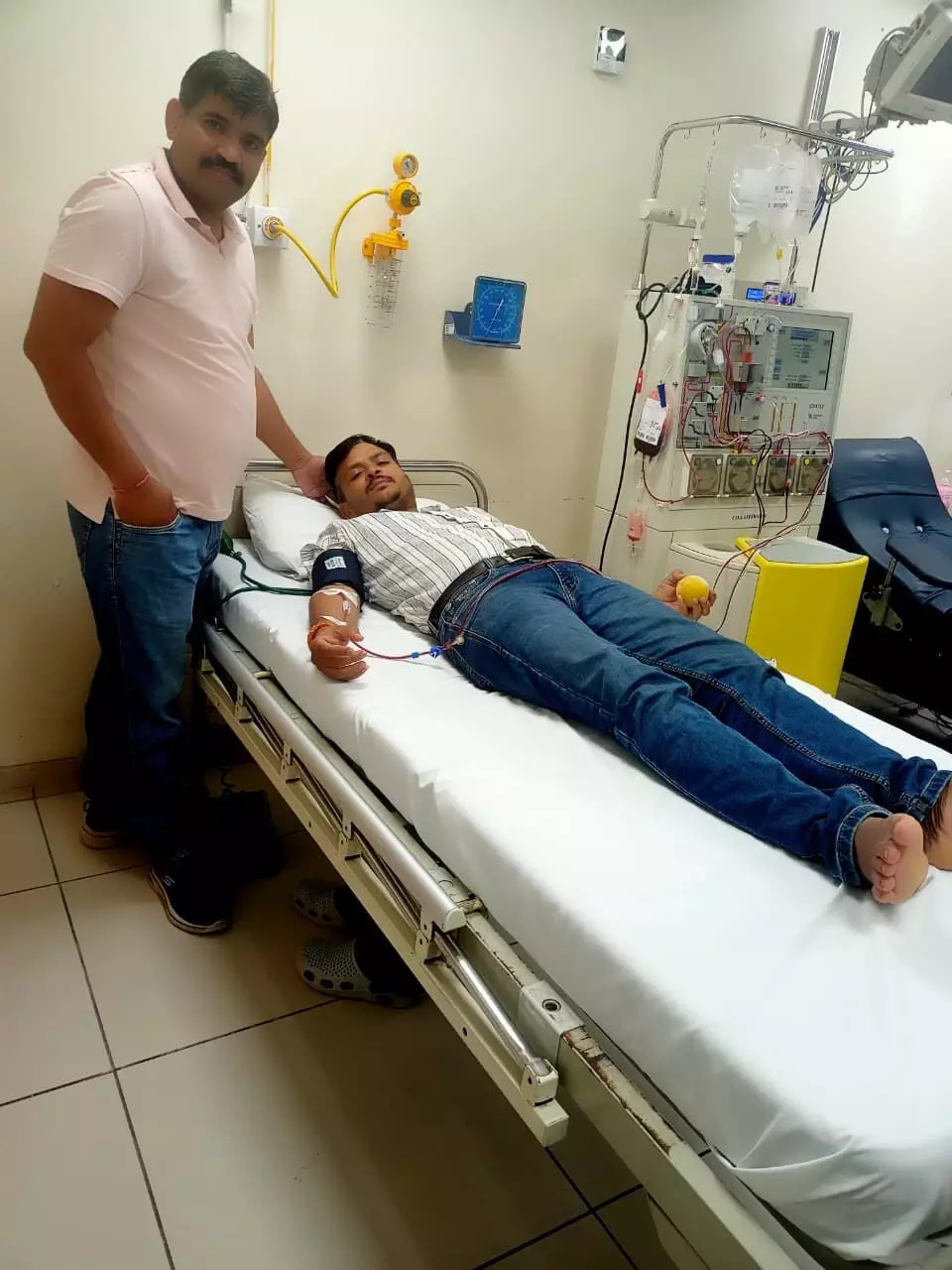 लक्ष्मी खेड़ा के अर्जुन ने 300 किलोमीटर दूर जाकर किया सेल्स डोनेट