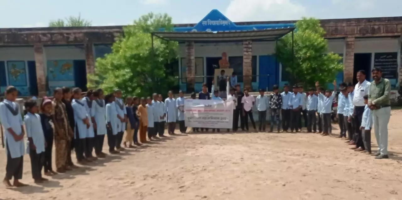 राजकीय उच्च प्राथमिक विद्यालय में किया वृक्षारोपण