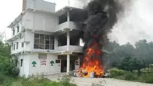 नेपाल में फिर बवाल, राष्ट्रपति के निजी आवास पर प्रदर्शनकारियों का कब्जा; Gen-Z प्रदर्शनकारियों के आगे झुकी सरकार,   पीएम केपी शर्मा ओली ने दिया इस्तीफा