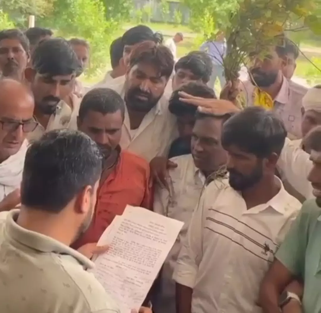 किसानों ने गिरदावरी और मुआवजे की मांग को लेकर सौंपा ज्ञापन किसानों ने गिरदावरी और मुआवजे की मांग को लेकर सौंपा ज्ञापन