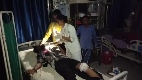 भीलवाड़ा: महात्मा गांधी अस्पताल में शॉर्ट सर्किट से लगी आग, 20 मिनट तक बिजली गुल, मोबाइल रोशनी में किया उपचार भीलवाड़ा: महात्मा गांधी अस्पताल में शॉर्ट सर्किट से लगी आग, 20 मिनट तक बिजली गुल, मोबाइल रोशनी में किया उपचार