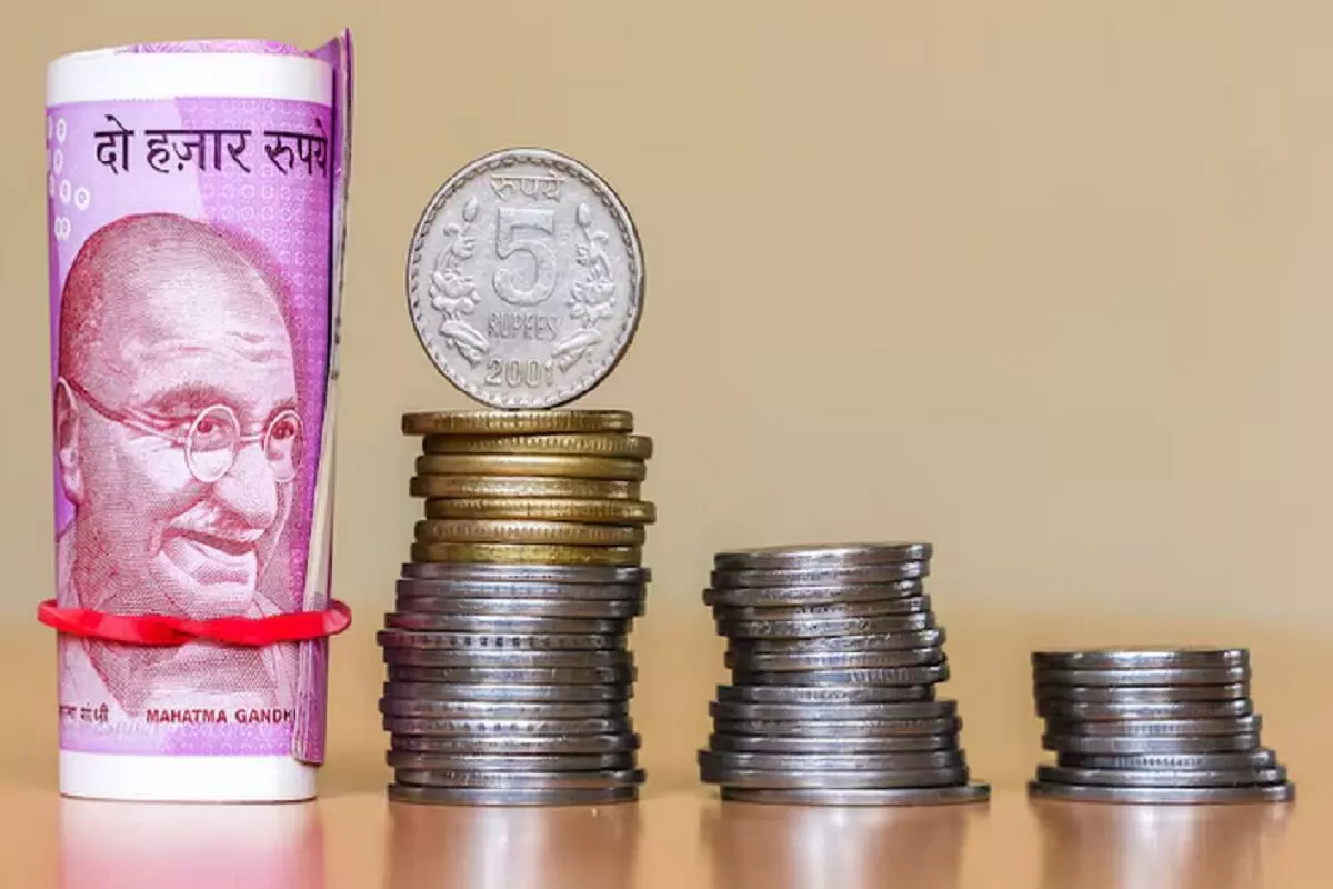 सेविंग्स और इन्वेस्टमेंट स्कीम में बढ़ी दिलचस्पी, टैक्स छूट का लोग उठा रहे भरपूर फायदा