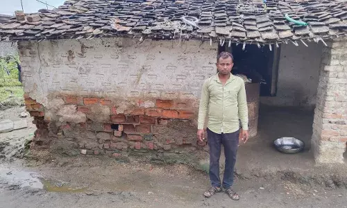 सिदडियास गांव में कच्चा घर गिरने की कगार पर, सरकार से लगाई गुहार