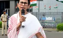 सीएम ममता बनर्जी ने कविता लिखकर नेपाल में हत्या की घटना पर की शांति की अपील सीएम ममता बनर्जी ने कविता लिखकर नेपाल में हत्या की घटना पर की शांति की अपील