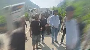 ऋषिकेश-गंगोत्री हाईवे पर बस हादसा, दो की मौत, 13 घायल