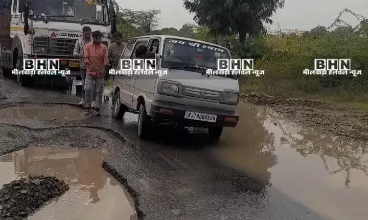 सड़क पर बने गड्ढे हादसों को दे रहे न्योता
