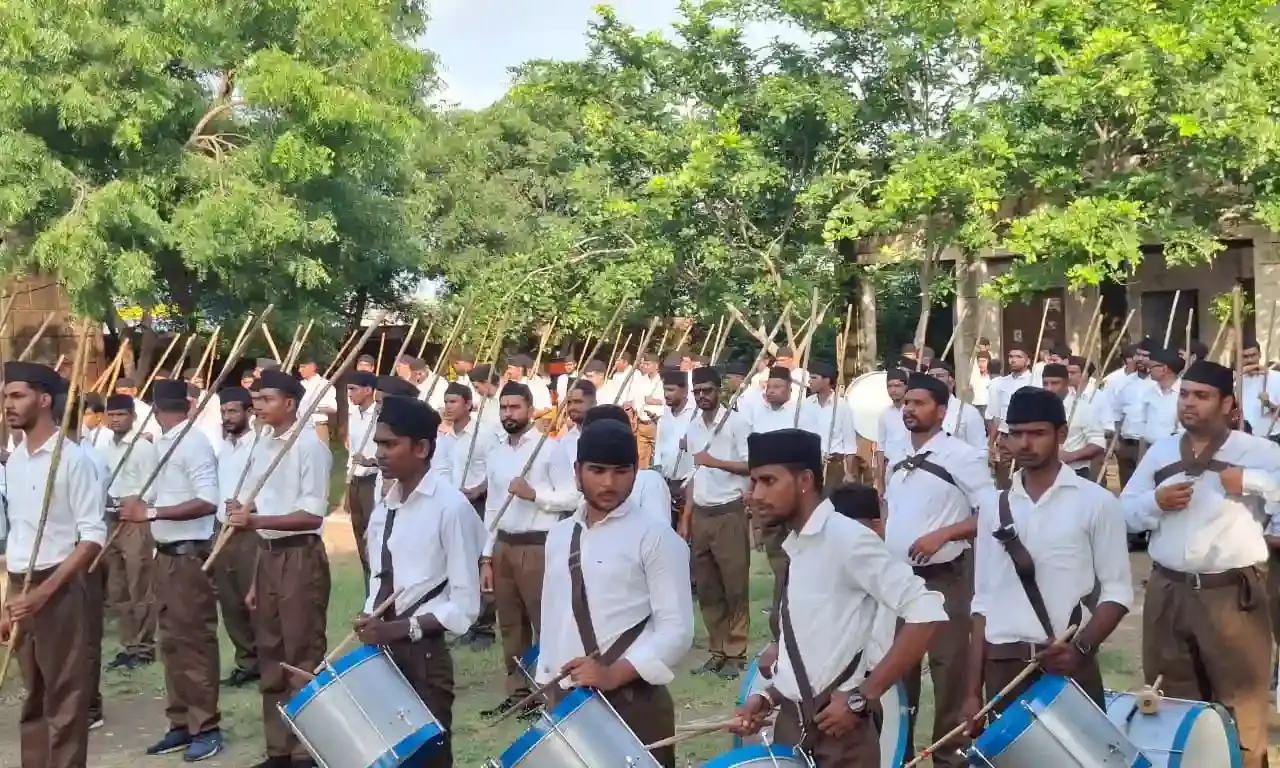 स्वयंसेवकों के लिए ग्रामीणों ने पलक पांवड़े बिछाकर किया पथ संचलन का स्वागत