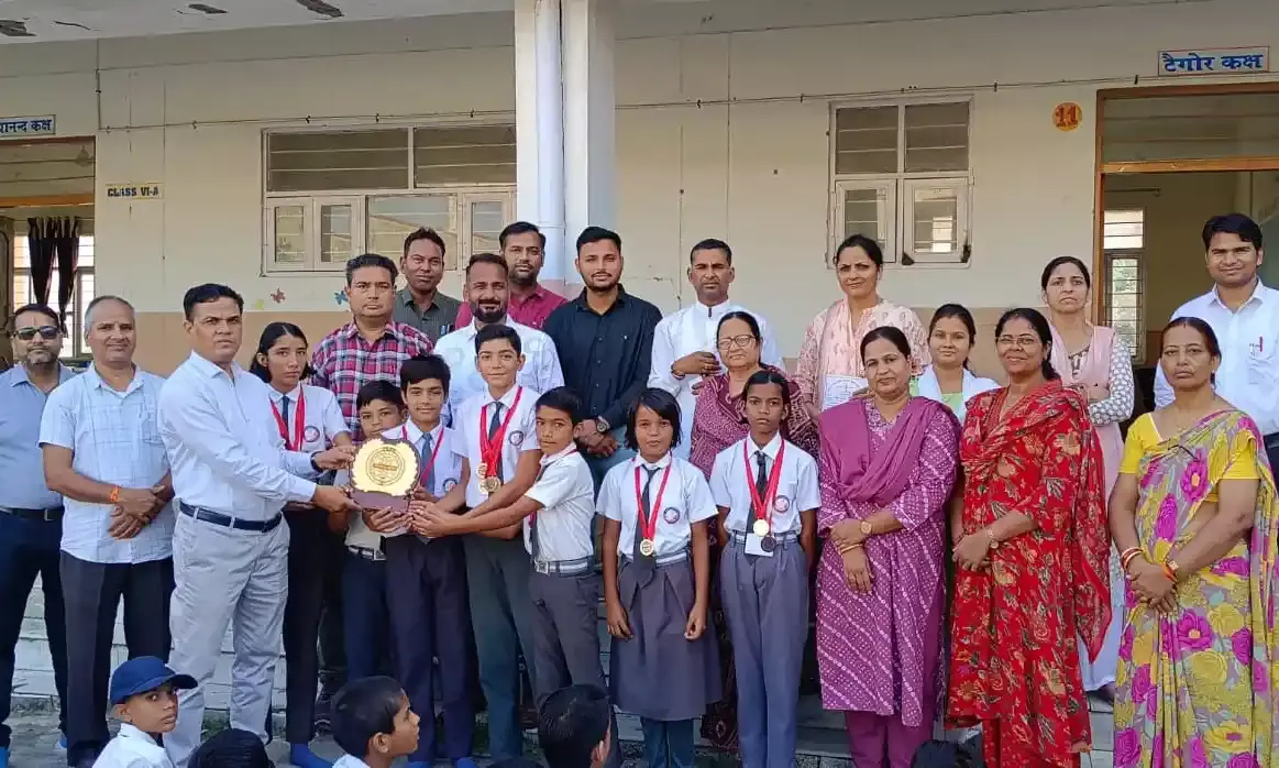 शाहपुरा मॉडल स्कूल ने तैराकी और कला उत्सव में लहराया परचम