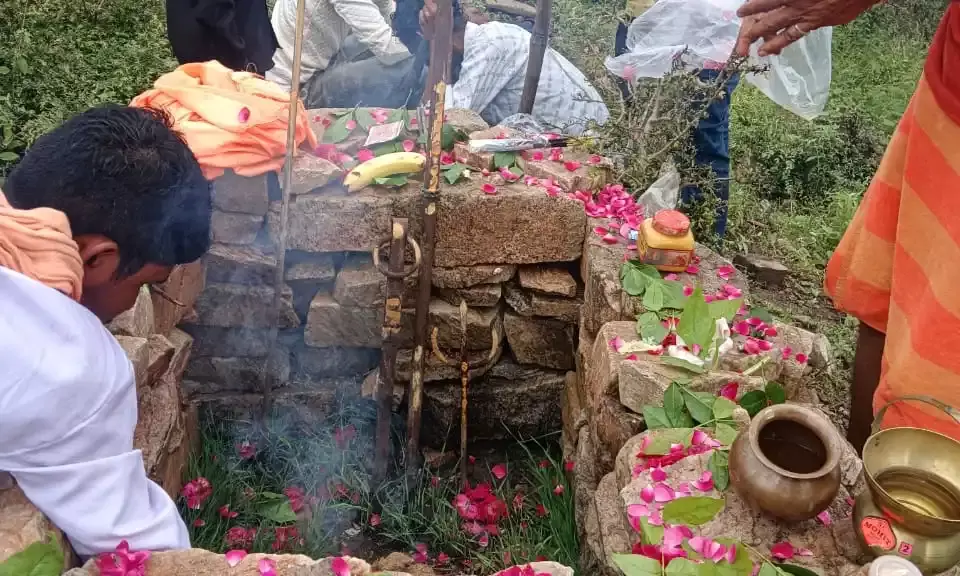 सोपुरा छमरकिया मंगरा की धुणी पर हुआ ध्वजारोहण