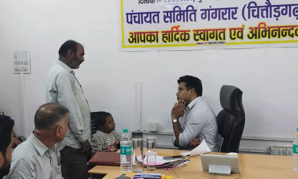 जिला कलक्टर ने गंगरार में अटल जन सेवा शिविर का किया निरीक्षण एवं जनसुनवाई