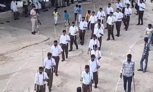 ढीकोला में संघ के शताब्दी वर्ष पर  पथ संचलन