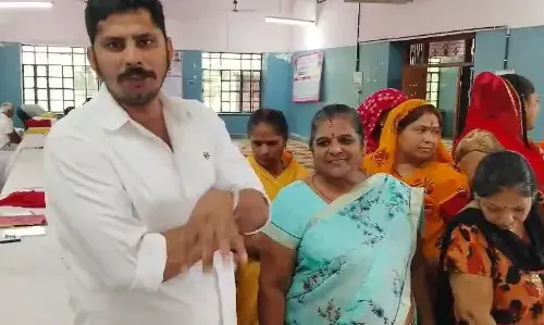 वार्ड 23 की समस्याओं पर अधिकारियों को राठौड़ ने कराया अवगत वार्ड 23 की समस्याओं पर अधिकारियों को राठौड़ ने कराया अवगत