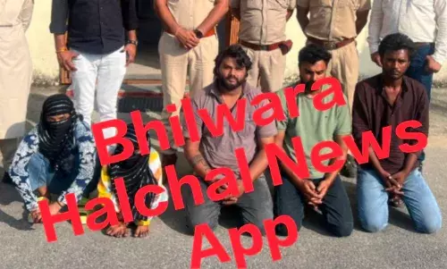 बुजुर्ग को अगवा कर साढ़े पांच लाख रुपये वसूले, दो युवतियों सहित 5 गिरफ्तार