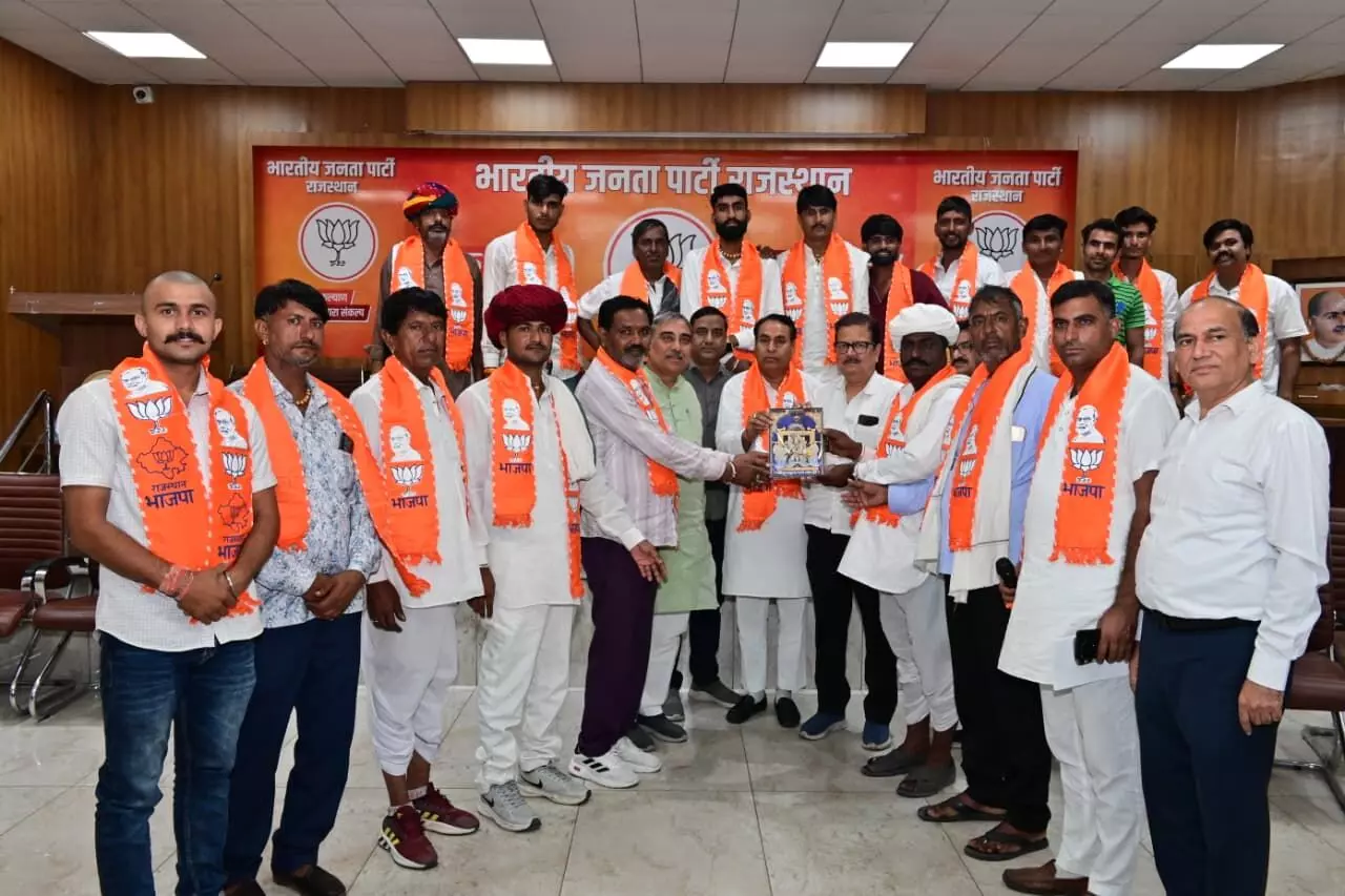 जहाजपुर विधानसभा क्षेत्र में कांग्रेस के 35 से अधिक जनप्रतिनिधियों ने भाजपा की सदस्यता ग्रहण की