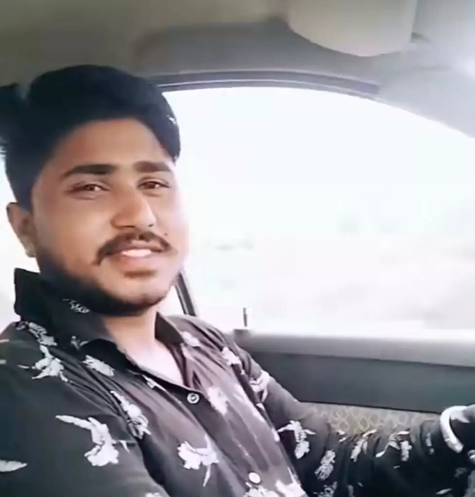 वाहन की टक्कर से बाइक सवार युवक की मौत वाहन की टक्कर से बाइक सवार युवक की मौत