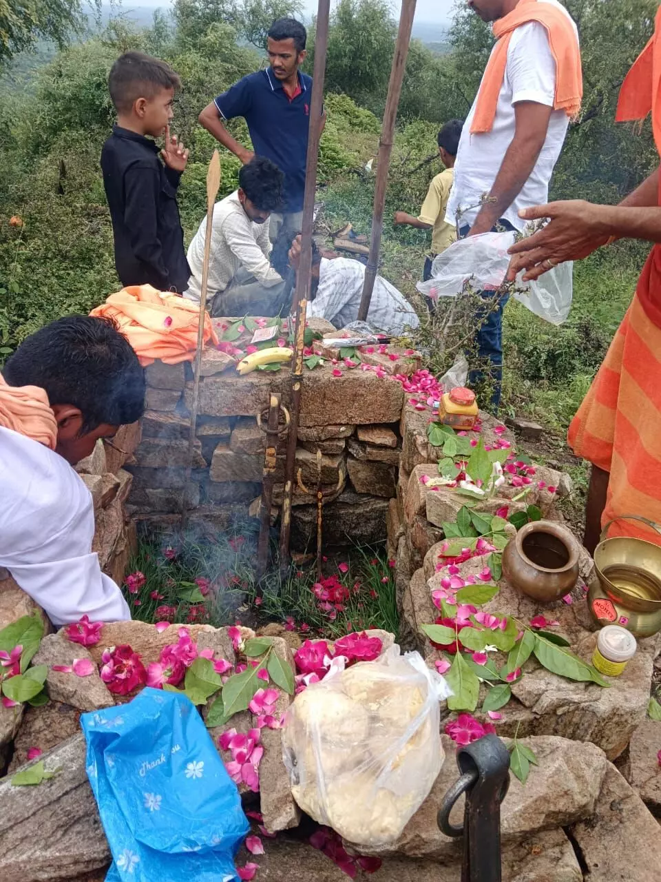 सोपुरा छमरकिया मंगरा की धुणी पर हुआ ध्वजारोहण
